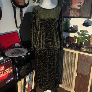 Vintage Olive Green Velvet Zebra-Print Maxi Set